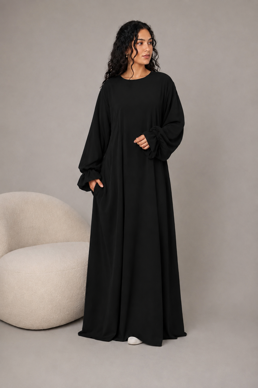 Abaya soie de Médine coupe droite avec poche - Noir