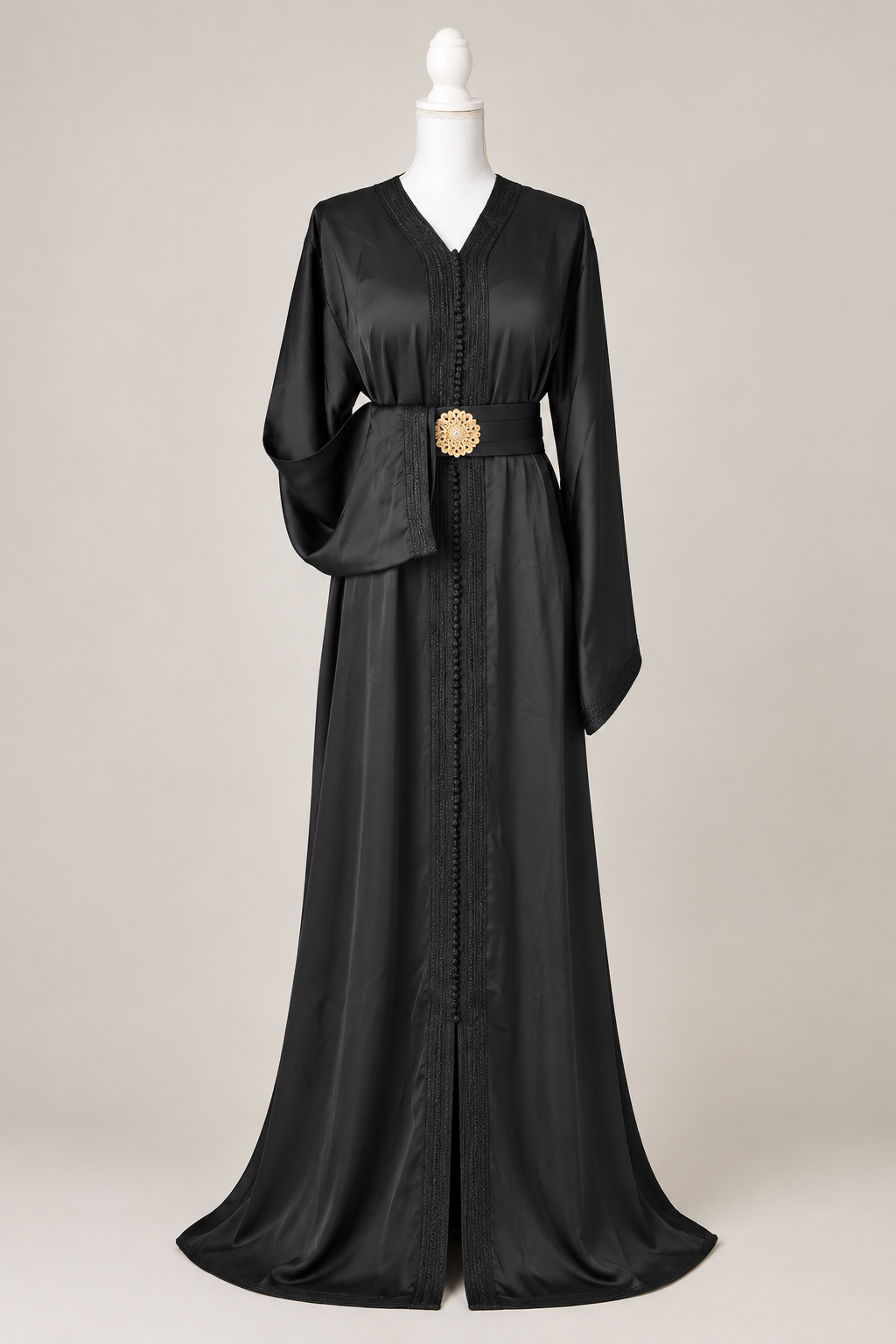 Caftan Lina – Drap de Soie Noir & Ceinture Brochée