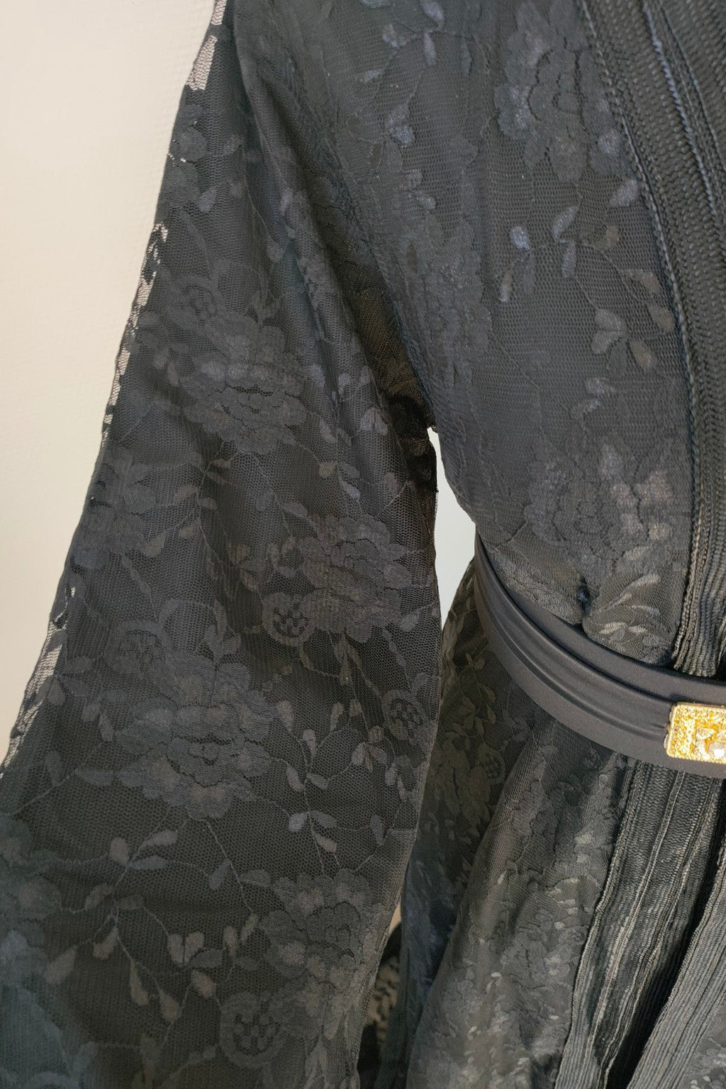 Takchita Dentelle Noire – 2 Pièces avec Ceinture