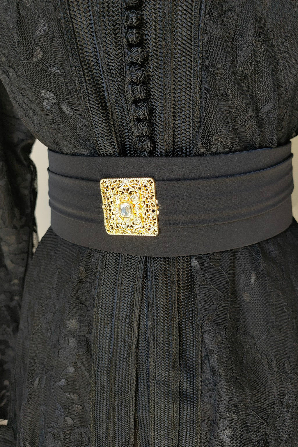 Takchita Dentelle Noire – 2 Pièces avec Ceinture